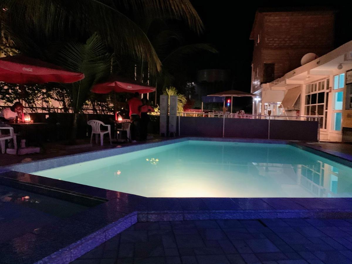 Woodpecker Resort Hotel Banjul Exterior foto